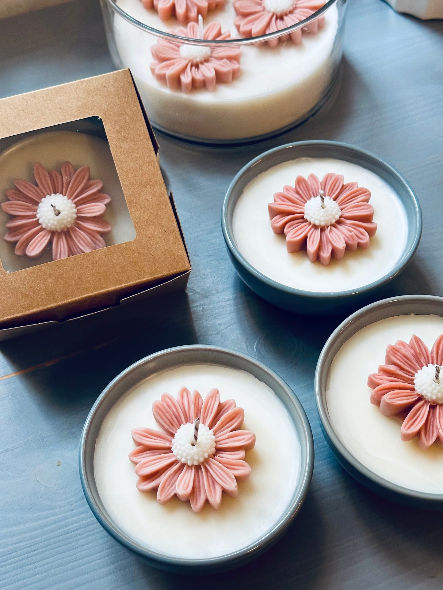 Duftkerze Daisy -Frühlingsduft mit floraler Frische rosa